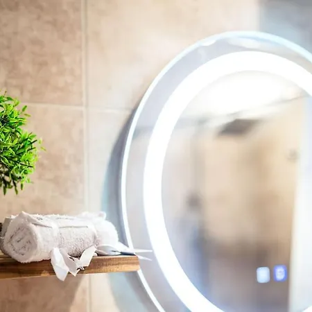 Private Cozy At Alpin + Complex アパート